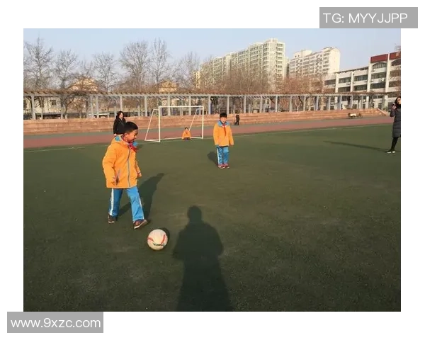 团结拼搏勇往直前小学足球队队歌激励我们追逐梦想的旋律